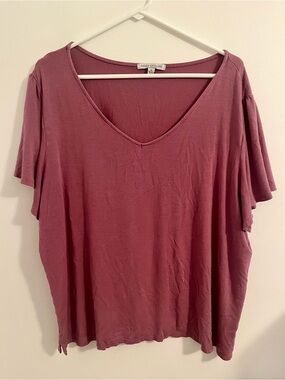 Green Envelope Dusty Rose V-Neck Short Sleeve Top